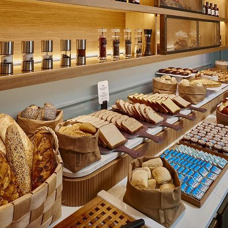 Palacio De Aviles Affiliated By Melia Dış mekan fotoğraf Bread and pastry at a buffet