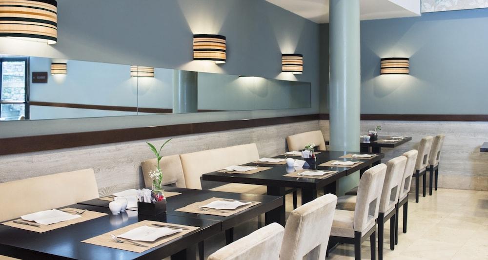 Palacio De Aviles Affiliated By Melia Dış mekan fotoğraf Restaurant interior
