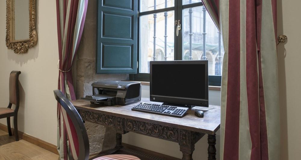 Palacio De Aviles Affiliated By Melia Dış mekan fotoğraf A typical home office