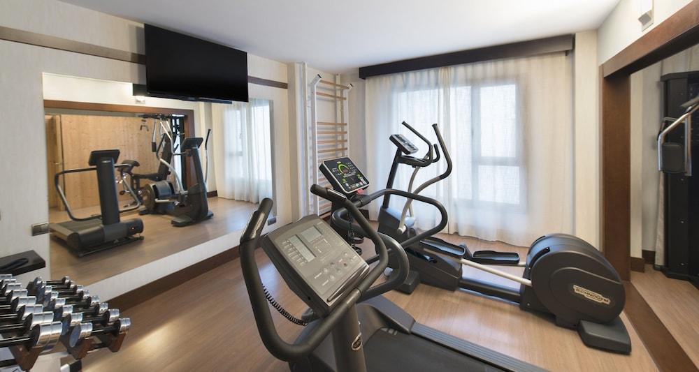 Palacio De Aviles Affiliated By Melia Dış mekan fotoğraf A gym at a hotel