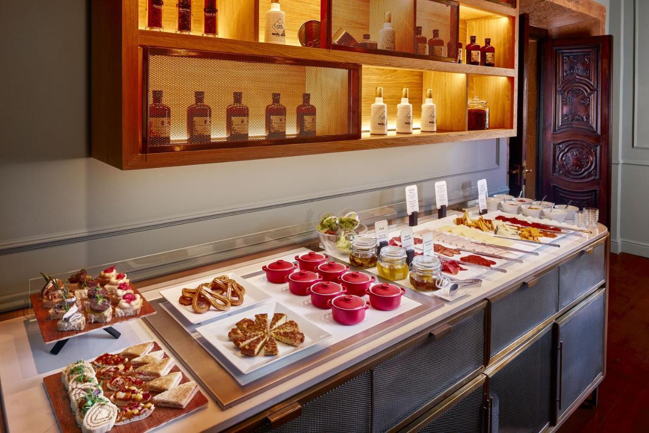 Palacio De Aviles Affiliated By Melia Dış mekan fotoğraf A buffet at a hotel
