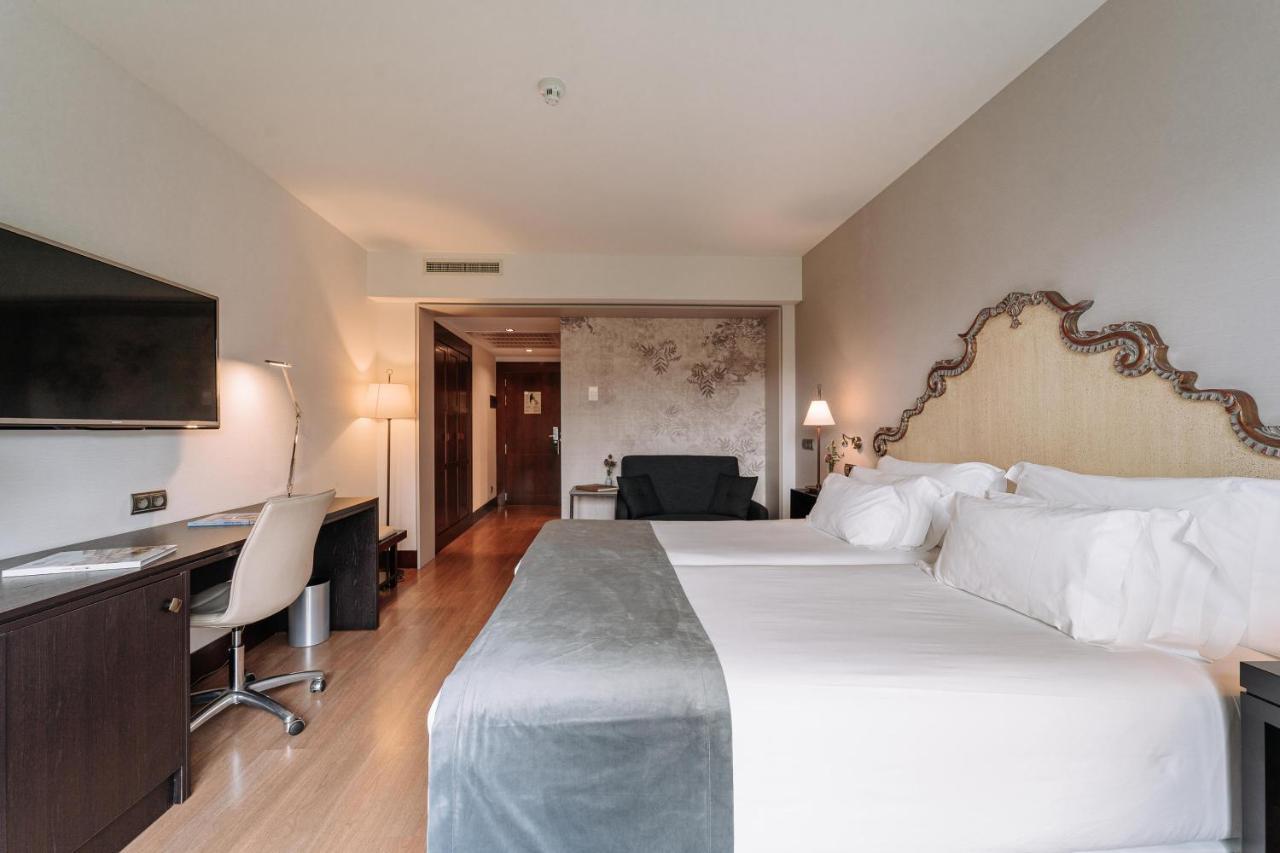 Palacio De Aviles Affiliated By Melia Dış mekan fotoğraf A room at the hotel