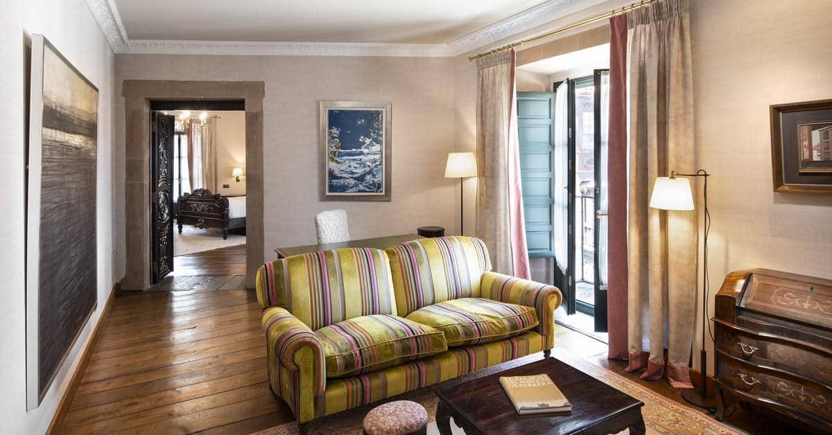 Palacio De Aviles Affiliated By Melia Dış mekan fotoğraf A suite at the Hotel de Crillon