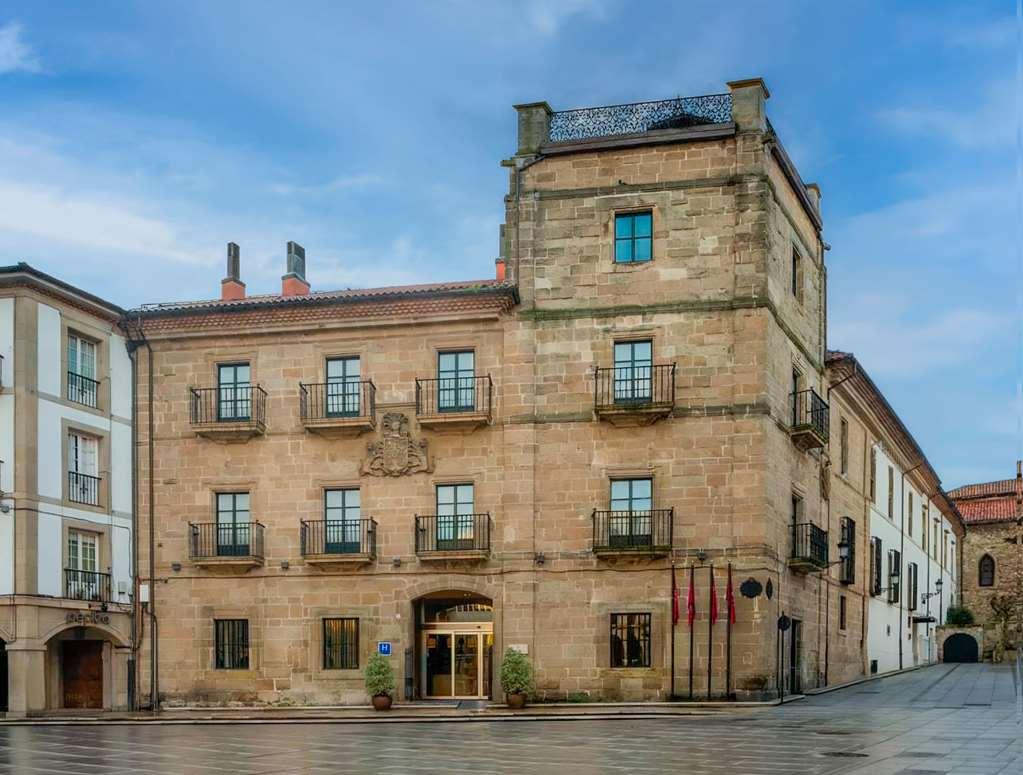 Palacio De Aviles Affiliated By Melia Dış mekan fotoğraf The Hotel de San Vicente, in which the university was located