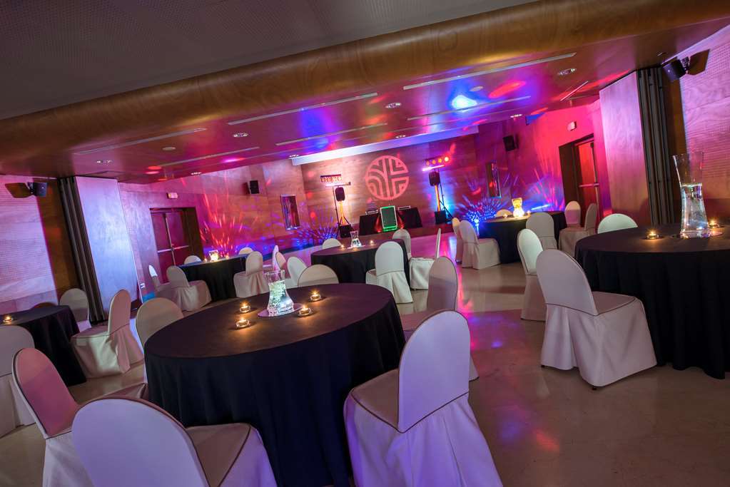 Palacio De Aviles Affiliated By Melia Dış mekan fotoğraf The interior of the 100 Club